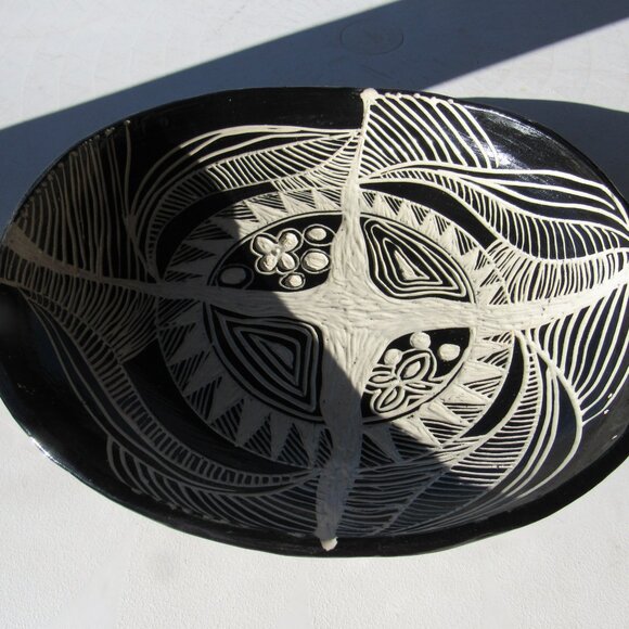 Handmade Black and White Abstract Serving Bowl Sgraffito - Picture 5 of 6